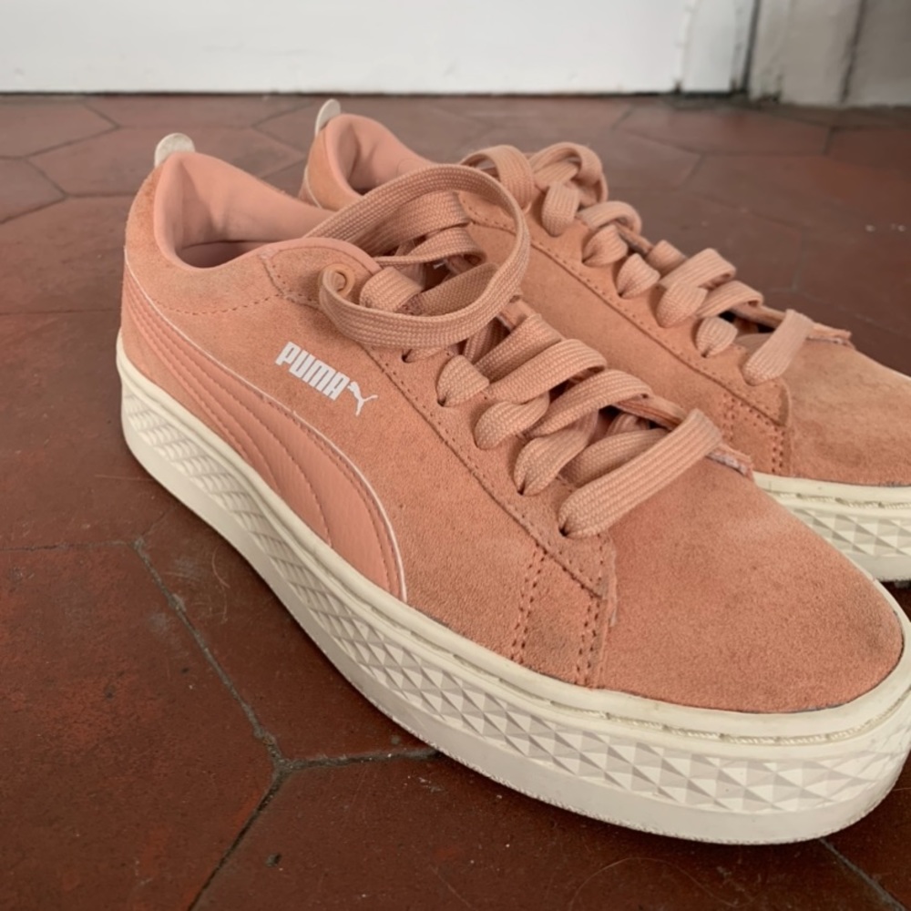 Women’s suede Pumas size 38